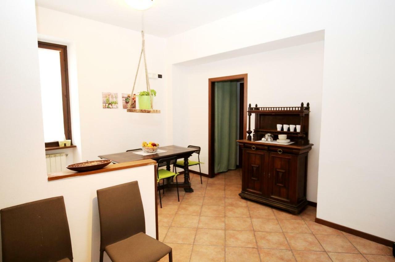 Cortile Del Forno Nel Centro Storico Apartamento Arona Exterior foto