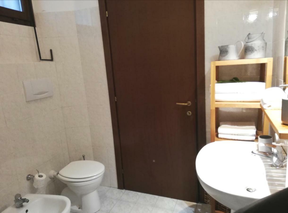 Cortile Del Forno Nel Centro Storico Apartamento Arona Exterior foto